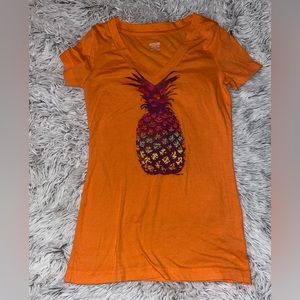 NWOT Mossimo Supply Co V Neck 🍍